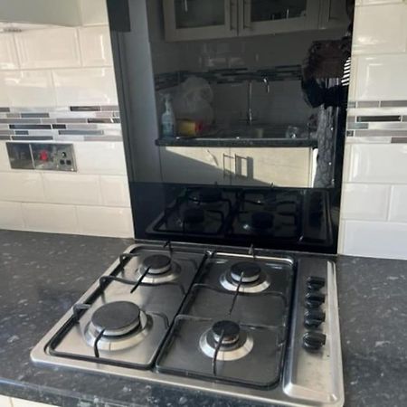 3 Bedroom Mid Terraced House Grays エクステリア 写真