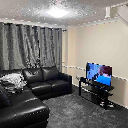 3 Bedroom Mid Terraced House Grays エクステリア 写真