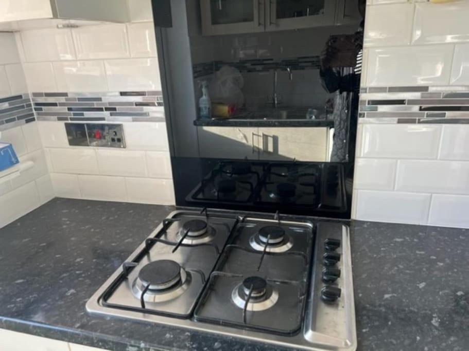 3 Bedroom Mid Terraced House Grays エクステリア 写真