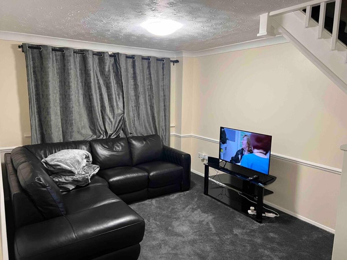 3 Bedroom Mid Terraced House Grays エクステリア 写真